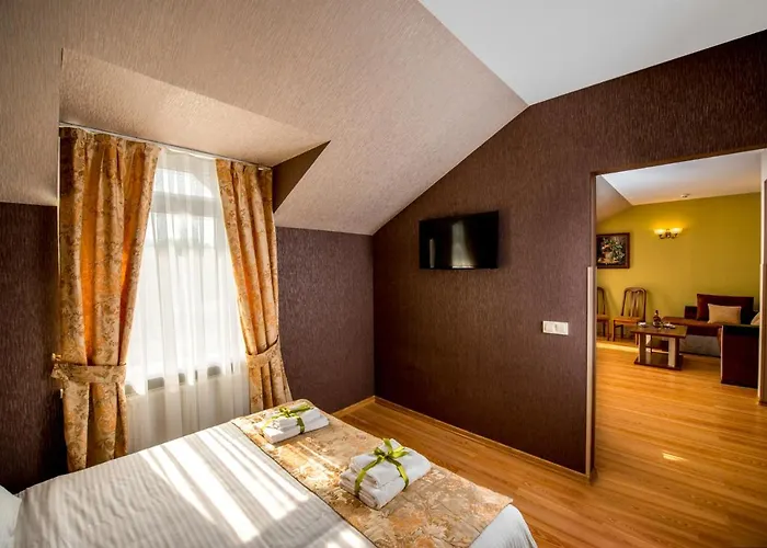 Hotel&spa Pysanka, писанка, 3 сауни та джакузі - індивідуальний відпочинок у Szálloda Lviv